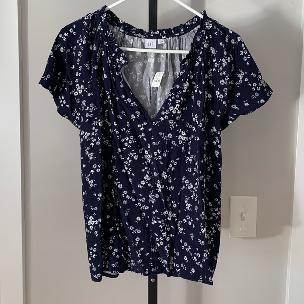 NWT Gap flutter sleeve top